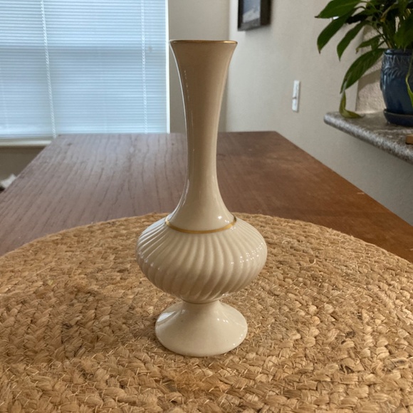 Vase - Picture 2 of 3